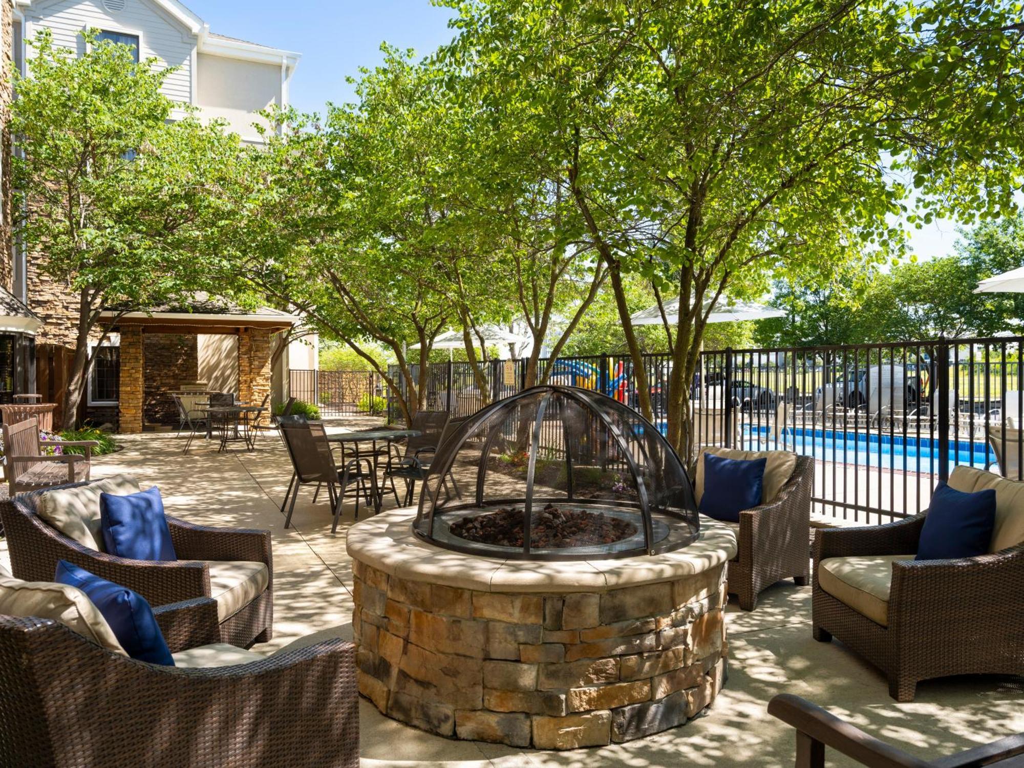 Staybridge Suites Indianapolis-Airport By Ihg 普兰菲尔德 外观 照片
